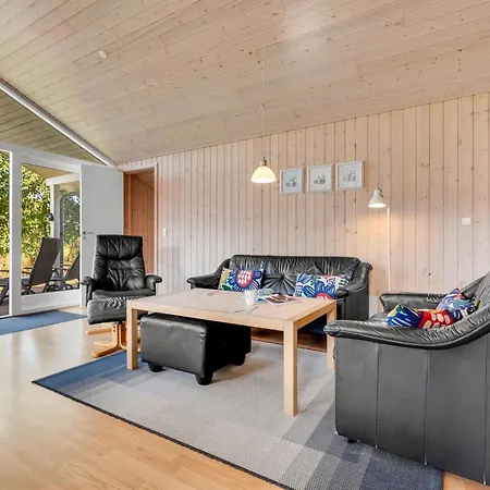 Vincent - 25m From The Sea By Interhome *