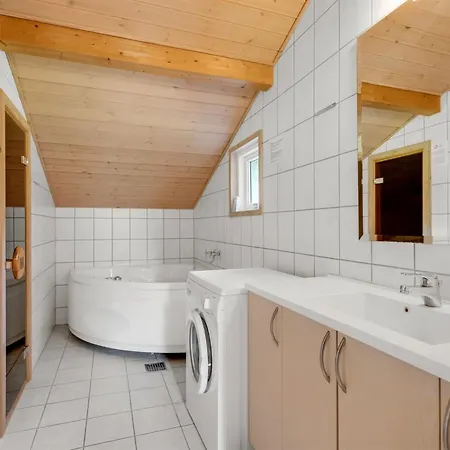 Vincent - 25m From The Sea By Interhome